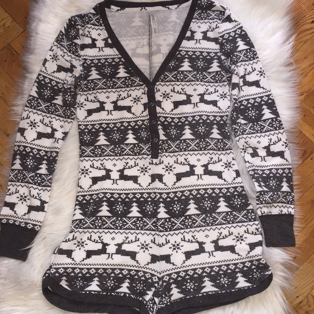 Aeropostale ❄️ 🌲 One piece sleeper short
